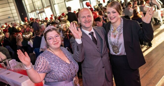 900 Gäste sehen Inthronisierung der neuen Schützenkönigin