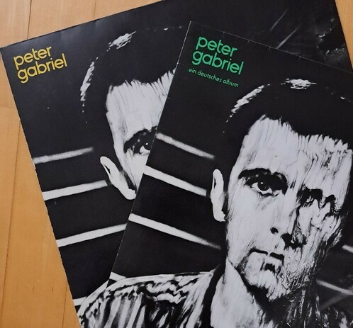 Zwei LP-Cover: 3. Solo-Album von Peter Gabriel und deutschsprachige Version des Albums.